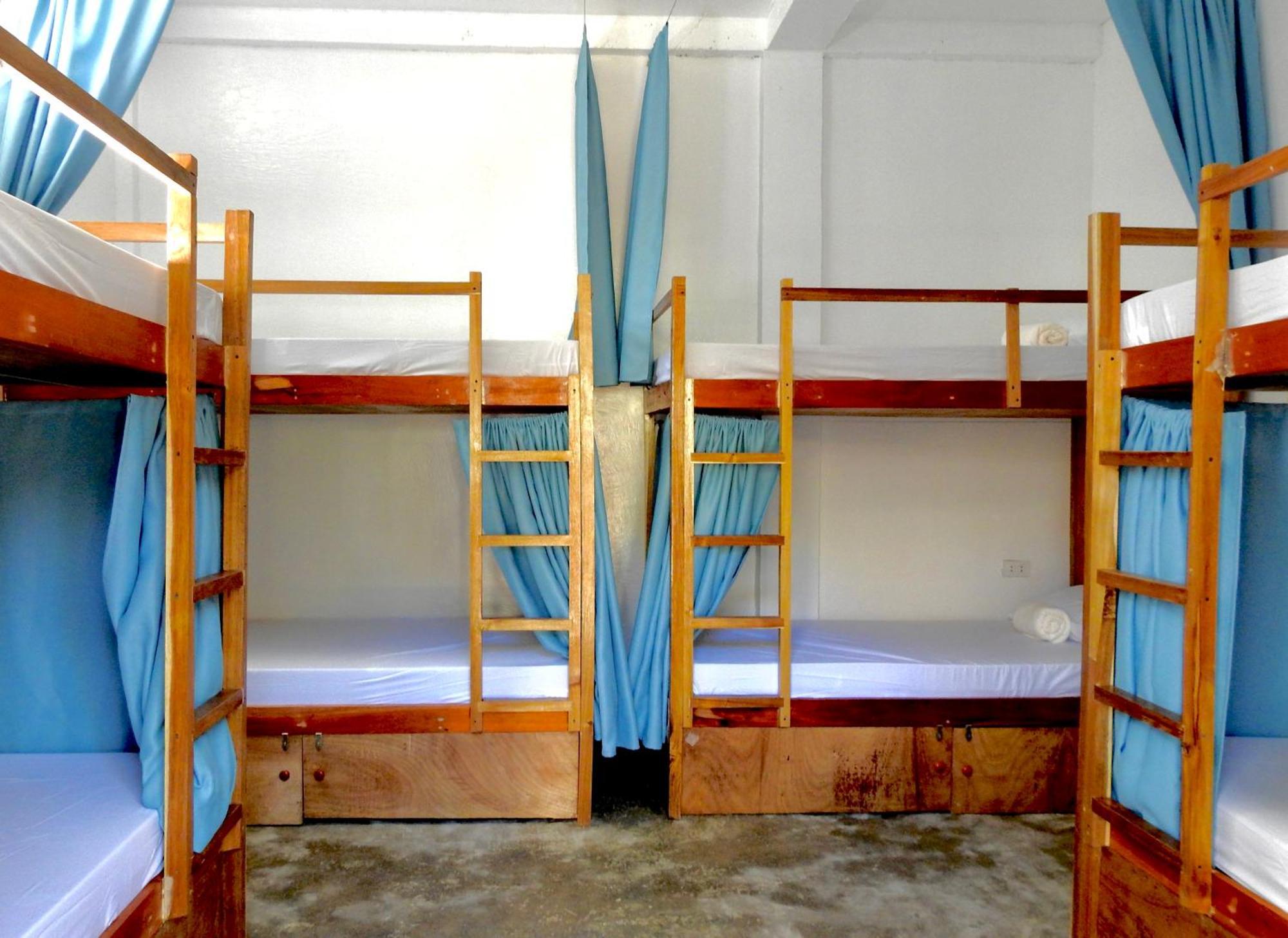 Three Little Birds Surf Hostel General Luna (Surigao del Norte) Quarto foto